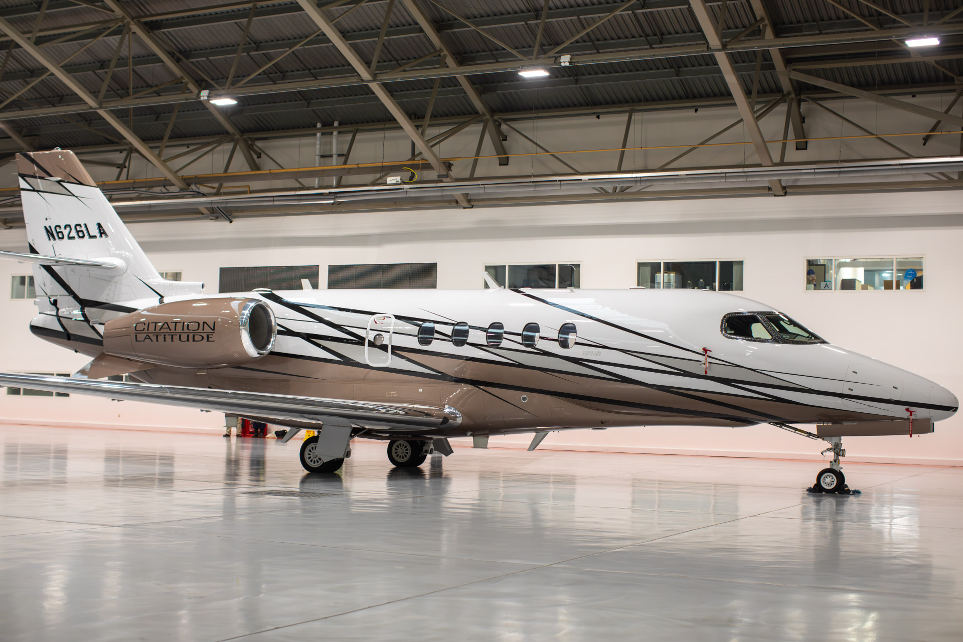 Aircraft side profile in hangar